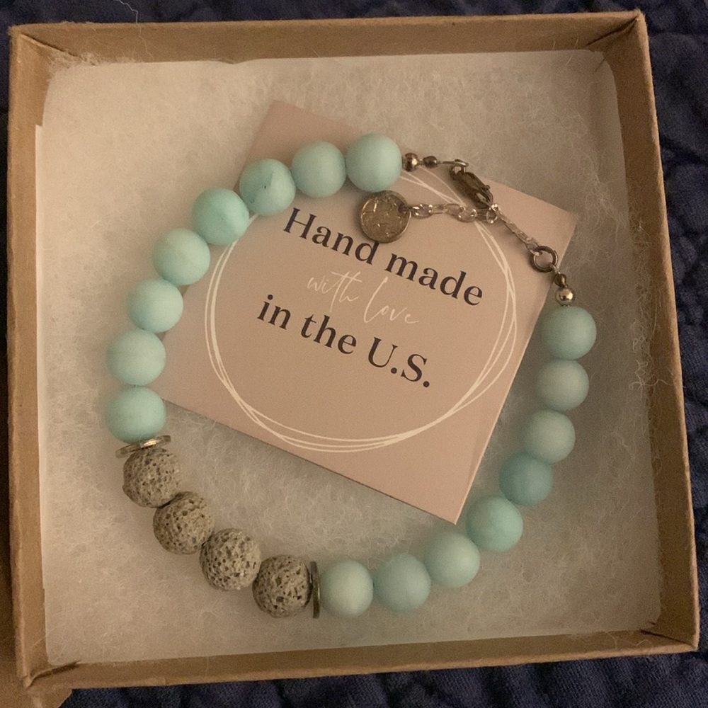 Young Living Turquoise Diffuser Bracelet - Picture 2 of 3